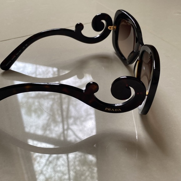 Prada Black iconic scroll arm sunglasses - Picture 7 of 7